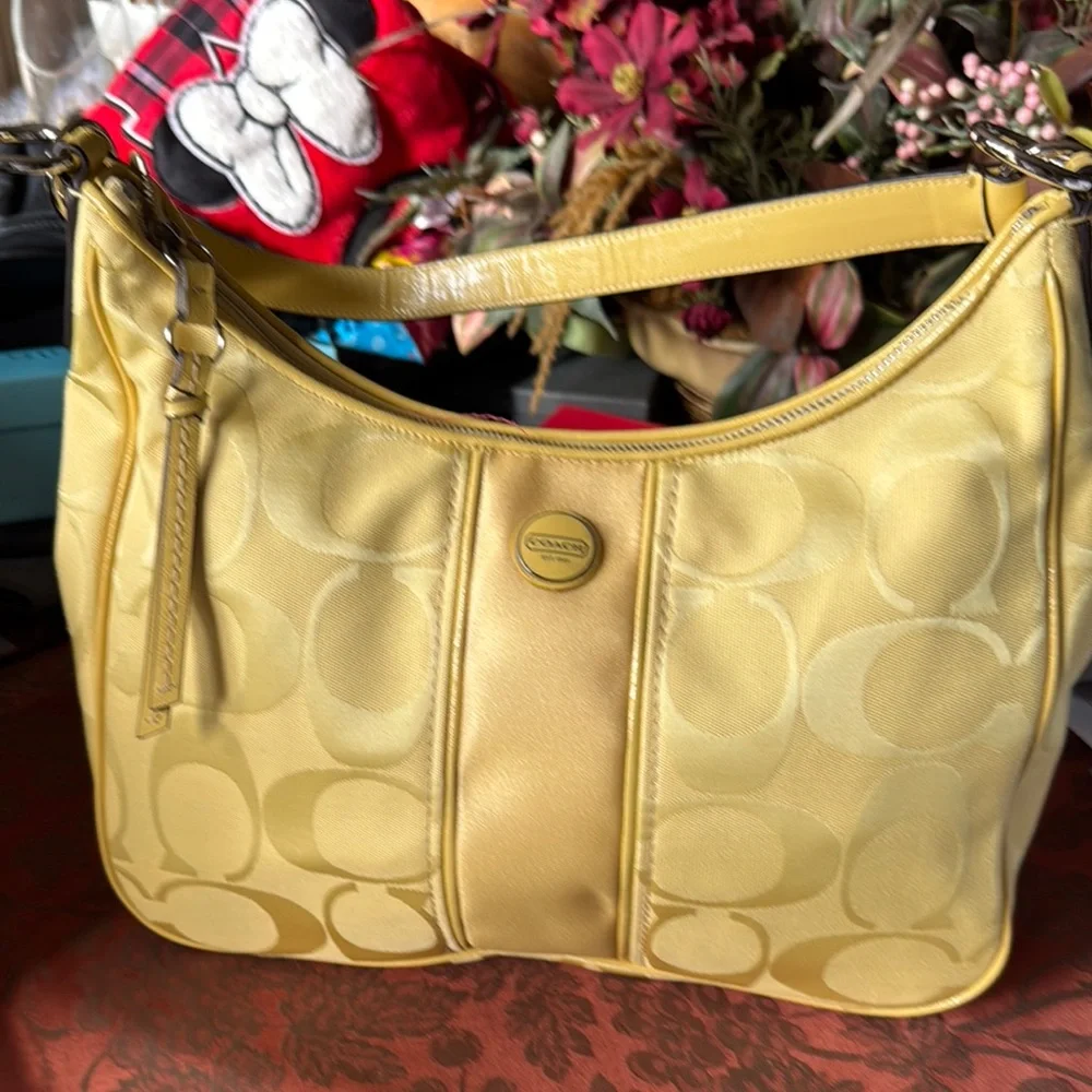 New Coach Yellow Shoulder Bag Never Used - Picture 1 of 14